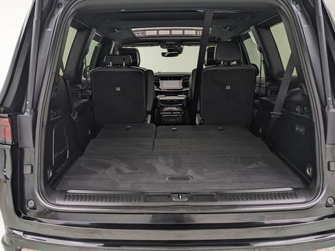 Used 2023 Jeep Wagoneer Series II AWD/4WD image 9