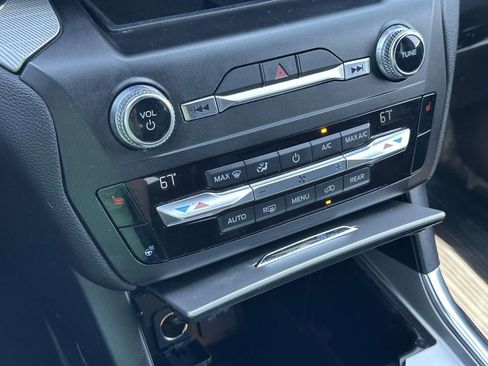 Used 2020 Ford Explorer XLT w/ Equipment Group 202A AWD/4WD image 28
