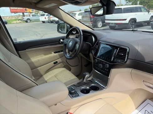 Used 2019 Jeep Grand Cherokee Overland AWD/4WD image 6
