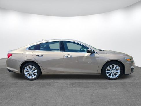 Used 2025 Chevrolet Malibu LT image 2