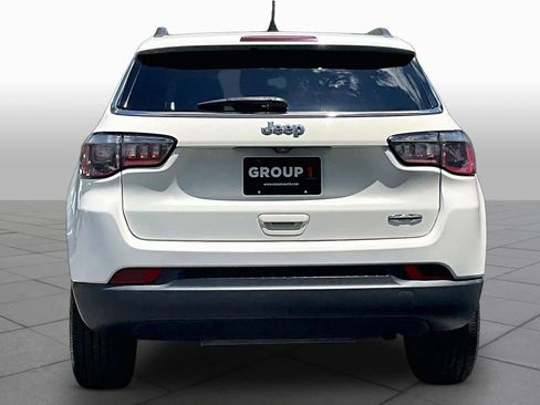 Used 2018 Jeep Compass Latitude w/ Popular Equipment Group FWD image 5