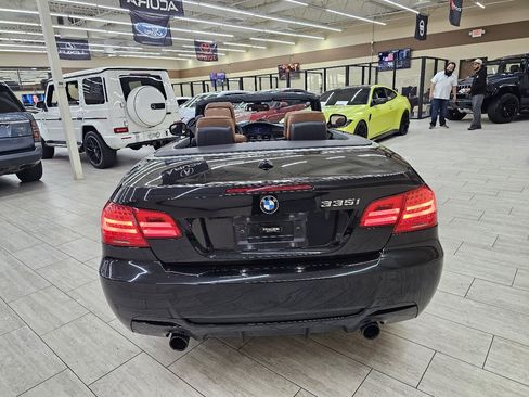 Used 2011 BMW 335i Convertible w/ M Sport Pkg image 9