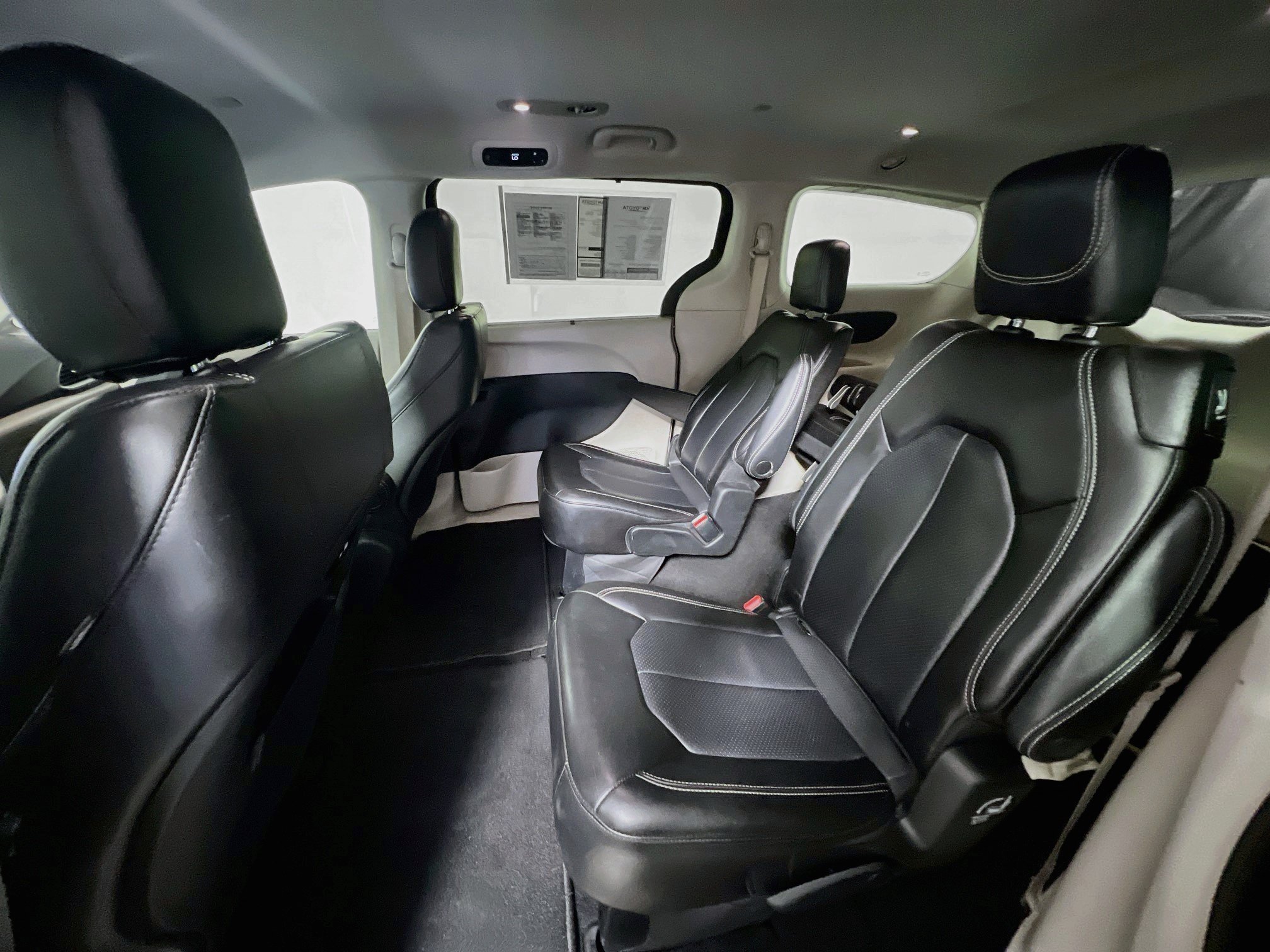 Used 2023 Chrysler Pacifica Touring-L FWD image 28