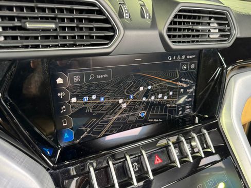 Used 2021 Lamborghini Urus image 24