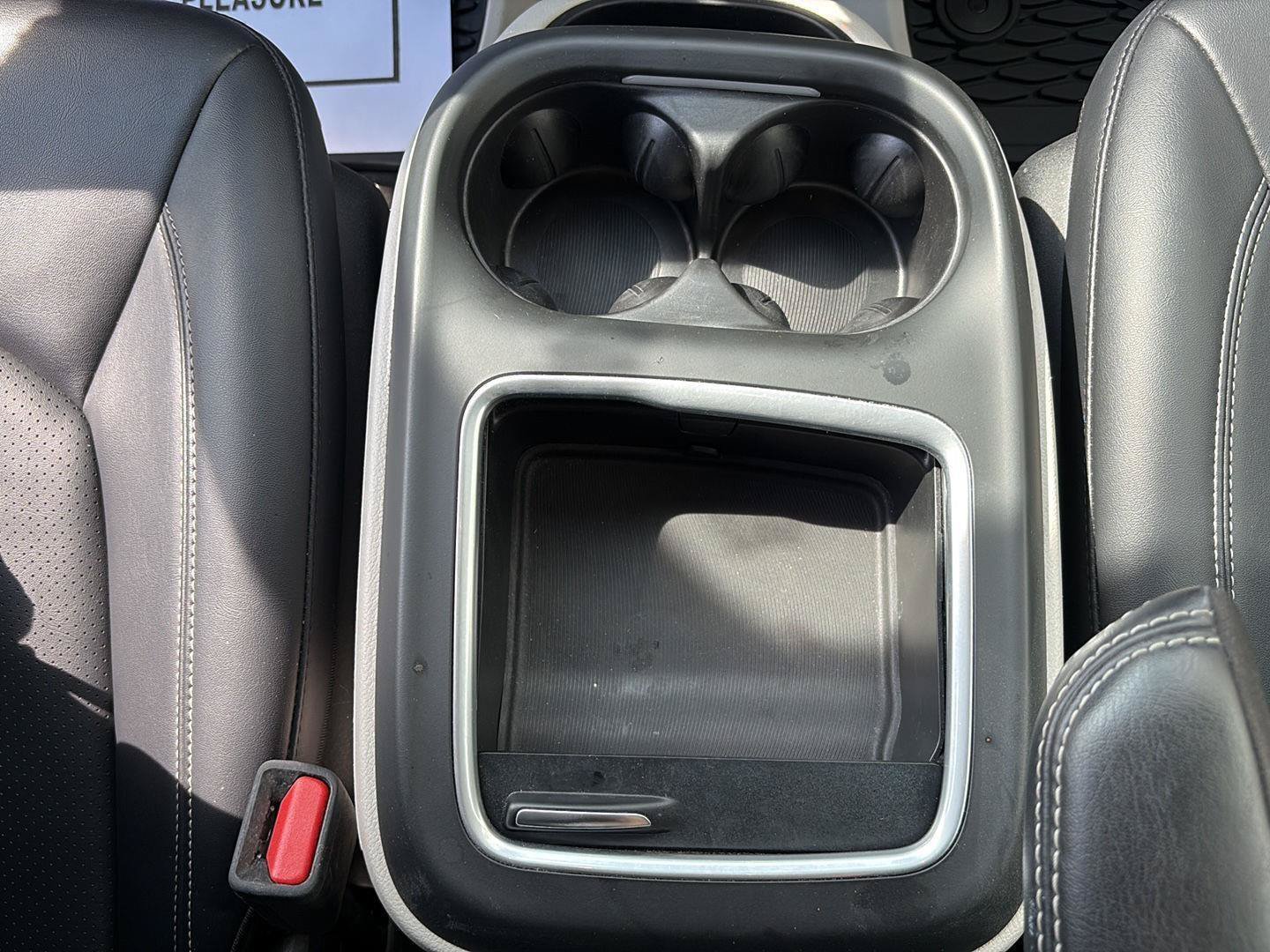 Used 2024 Chrysler Pacifica Limited FWD image 20