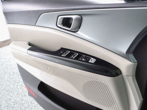 Used 2024 Kia Carnival LX image 21