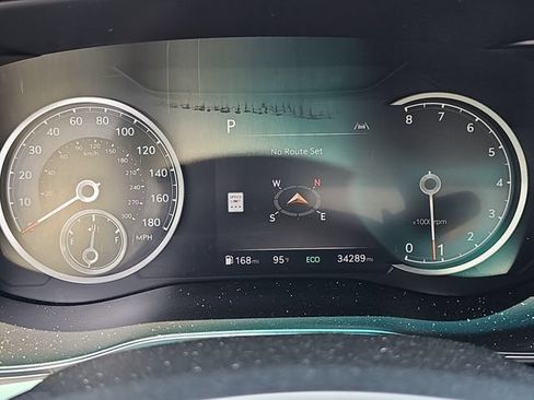 Used 2025 Genesis G70 2.5T image 19