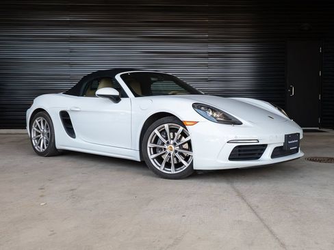 Certified 2017 Porsche 718 Boxster RWD image 9