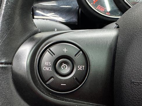 Used 2019 MINI Cooper 4-Door Hardtop w/ Premium Package image 28