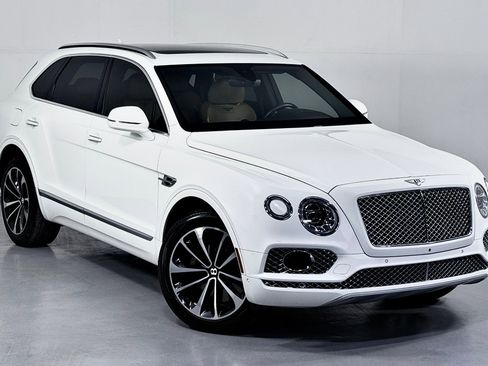 Used 2018 Bentley Bentayga image 3
