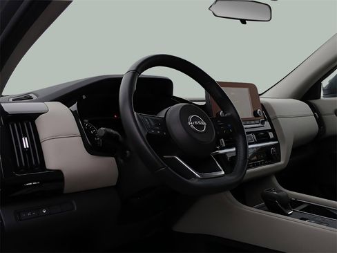 Used 2024 Nissan Pathfinder SV w/ Black Appearance Package image 12