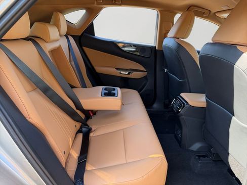 Used 2025 Lexus NX 250 FWD w/ Accessory Package (Z2) image 9