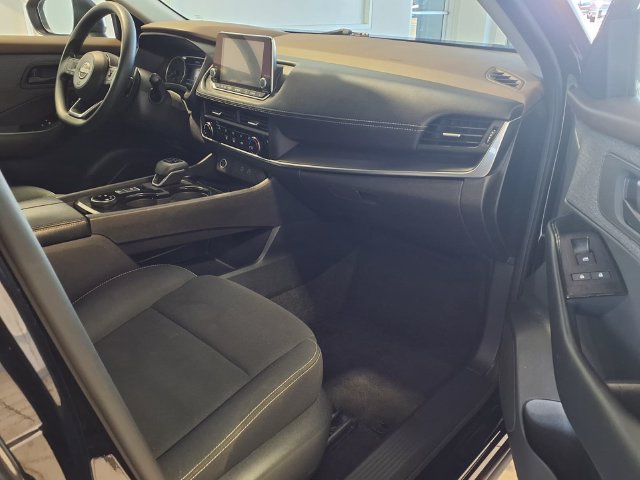 Used 2023 Nissan Rogue S AWD/4WD image 7