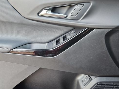 New 2027 Chevrolet Equinox LT w/ Convenience Package II FWD image 23