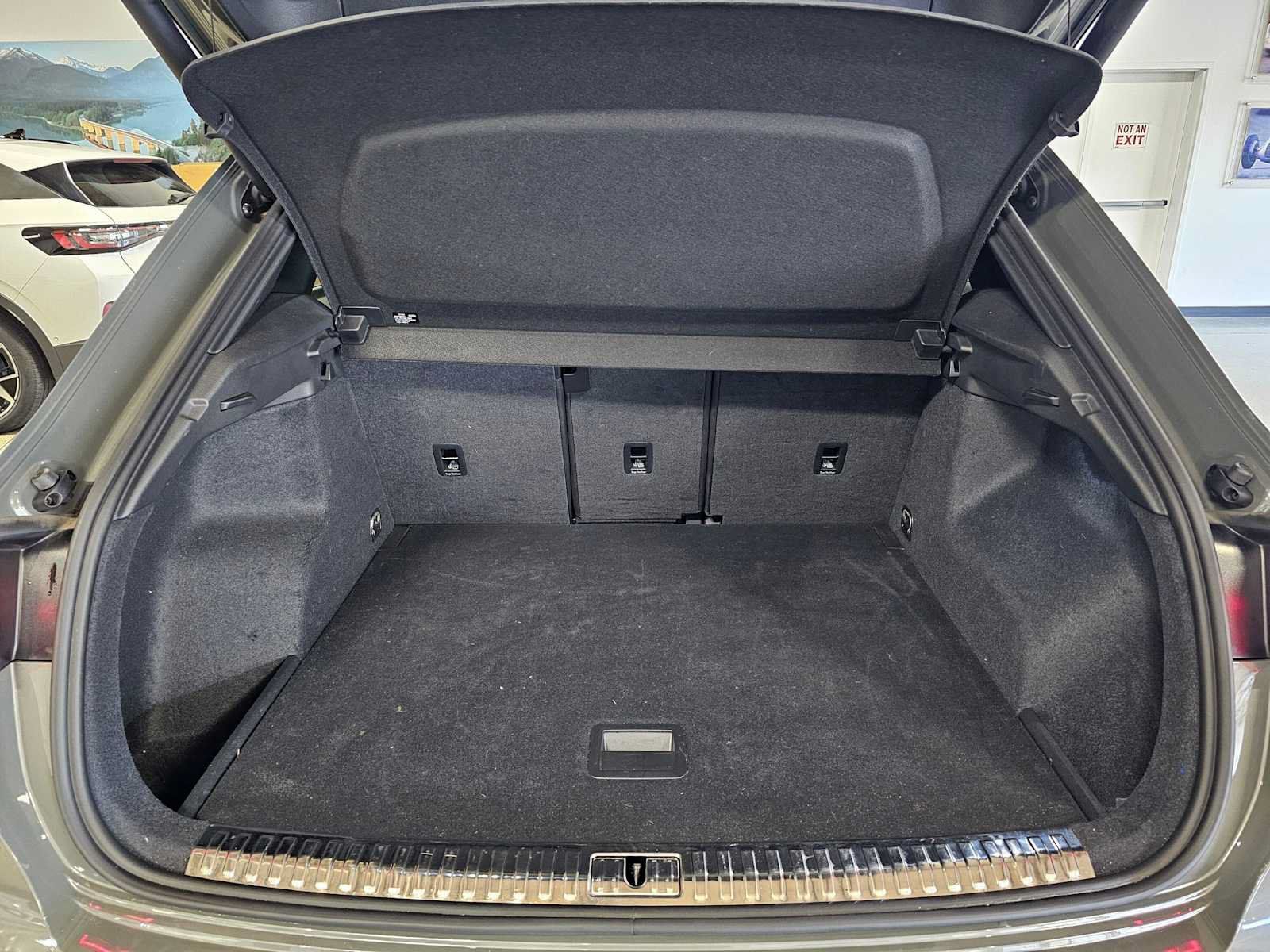 Used 2024 Audi Q3 2.0T Premium w/ Convenience Package AWD/4WD image 16