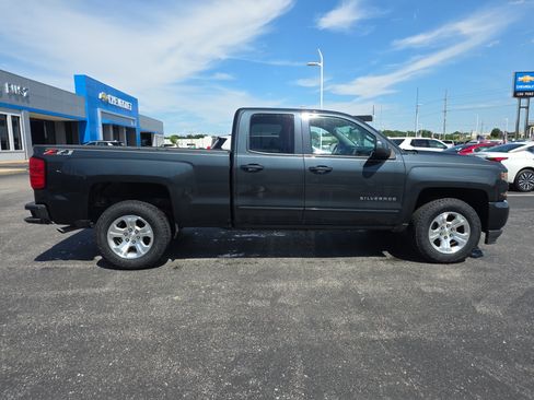 Used 2019 Chevrolet Silverado 1500 LT AWD/4WD image 3