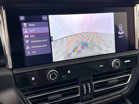 Certified 2026 Porsche Macan image 25