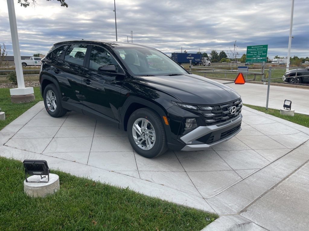 Used 2026 Hyundai Tucson SE FWD image 2