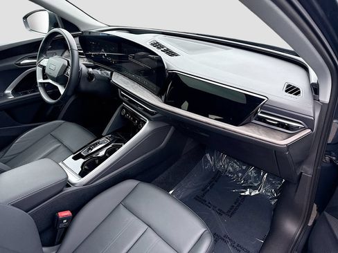 Used 2025 Audi Q5 Premium Plus w/ Premium Plus AWD/4WD image 14