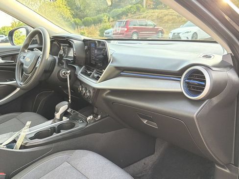 Used 2024 Chevrolet Trax LS FWD image 19