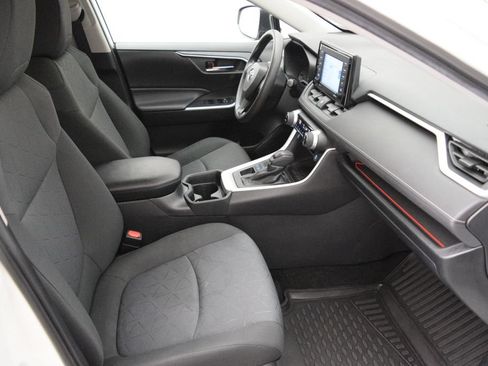 Used 2020 Toyota RAV4 XLE w/ Carpet Mat Package AWD/4WD image 16