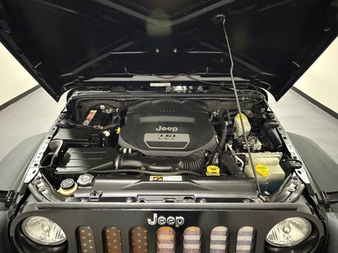 Used 2013 Jeep Wrangler Unlimited Sport AWD/4WD image 16