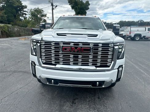 Used 2024 GMC Sierra 3500 Denali w/ Denali Reserve Package image 9