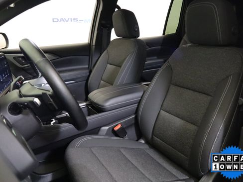 Used 2025 Chevrolet Traverse LT image 23