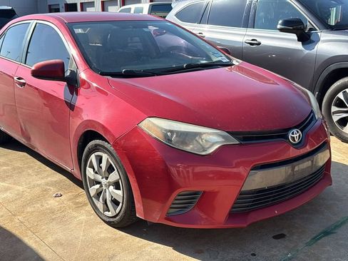 Used 2016 Toyota Corolla LE FWD image 2