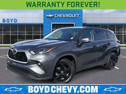 Used 2023 Toyota Highlander LE