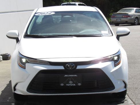 Certified 2024 Toyota Corolla LE FWD image 3