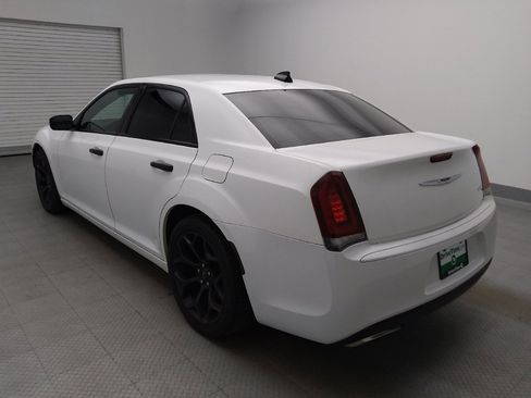 Used 2019 Chrysler 300 S RWD image 5