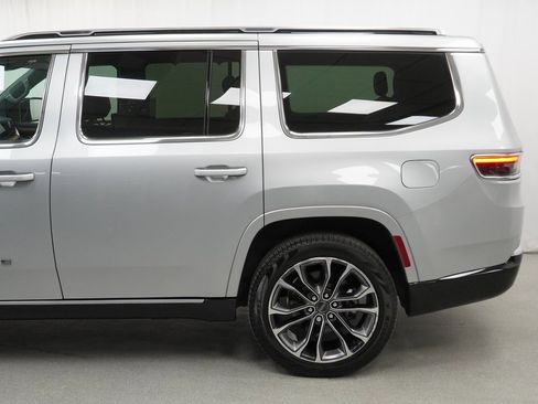 Certified 2024 Jeep Grand Wagoneer Series III w/ Rear Seat Video Group 1 image 17