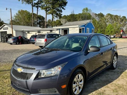 Used 2014 Chevrolet Cruze LS image 4