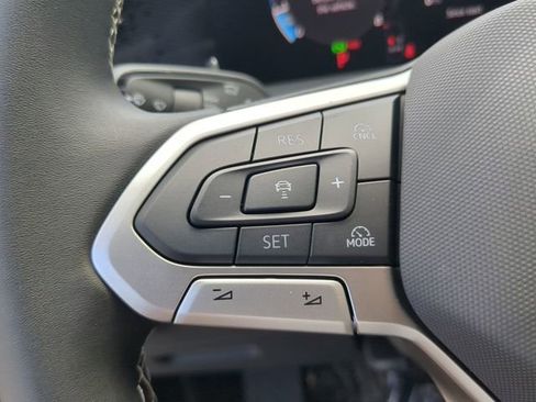 New 2026 Volkswagen Tiguan SE FWD image 28