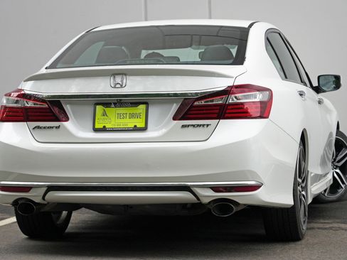 Used 2017 Honda Accord Sport image 4