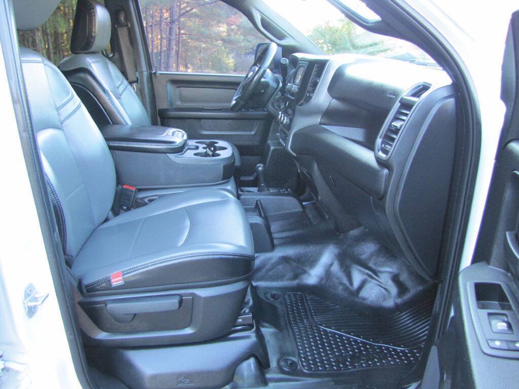 Used 2022 RAM 2500 Tradesman w/ Chrome Appearance Group AWD/4WD image 12