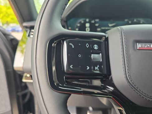 New 2025 Land Rover Range Rover Sport Dynamic SE image 17