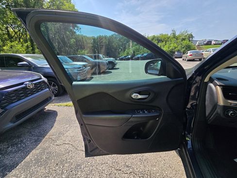 Used 2016 Jeep Cherokee Latitude AWD/4WD image 21