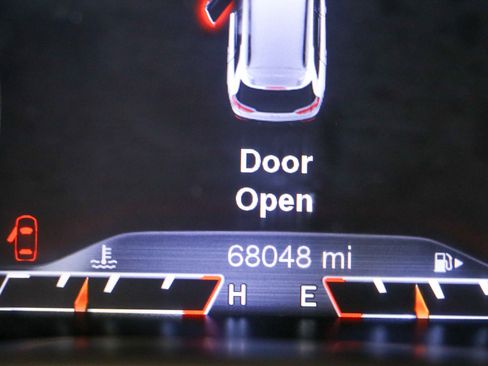 Used 2018 Jeep Cherokee Limited FWD image 16