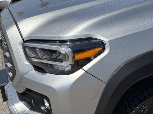 Used 2022 Toyota Tacoma TRD Off-Road w/ Technology Package RWD image 10