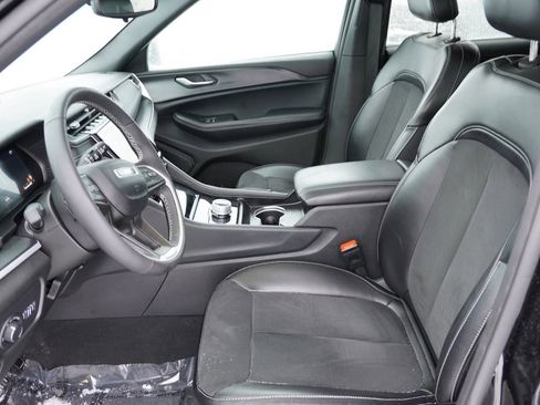 Certified 2024 Jeep Grand Cherokee L Altitude image 16