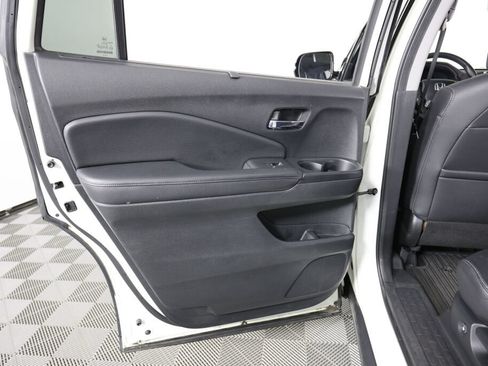 Used 2017 Honda Pilot Touring image 17