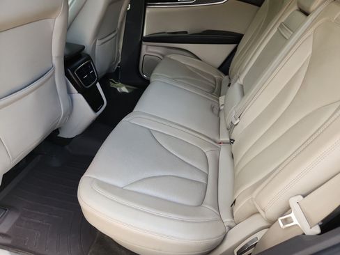 Used 2016 Lincoln MKX Reserve FWD image 12
