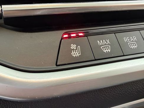 Used 2022 BMW X7 xDrive40i w/ Executive Package image 30