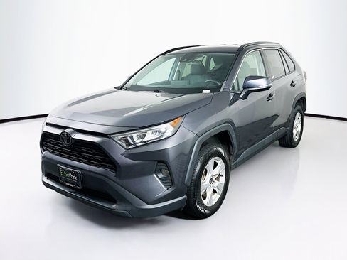 Used 2021 Toyota RAV4 XLE AWD/4WD image 3