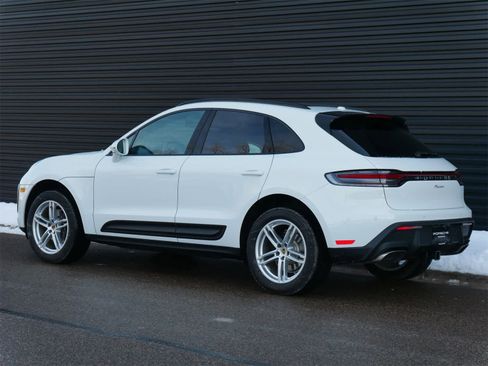 Certified 2025 Porsche Macan image 3