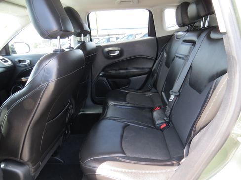 Used 2018 Jeep Compass Latitude AWD/4WD image 12