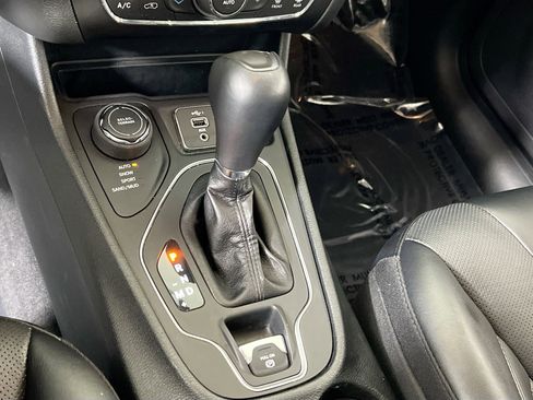 Used 2022 Jeep Cherokee Latitude Lux AWD/4WD image 16