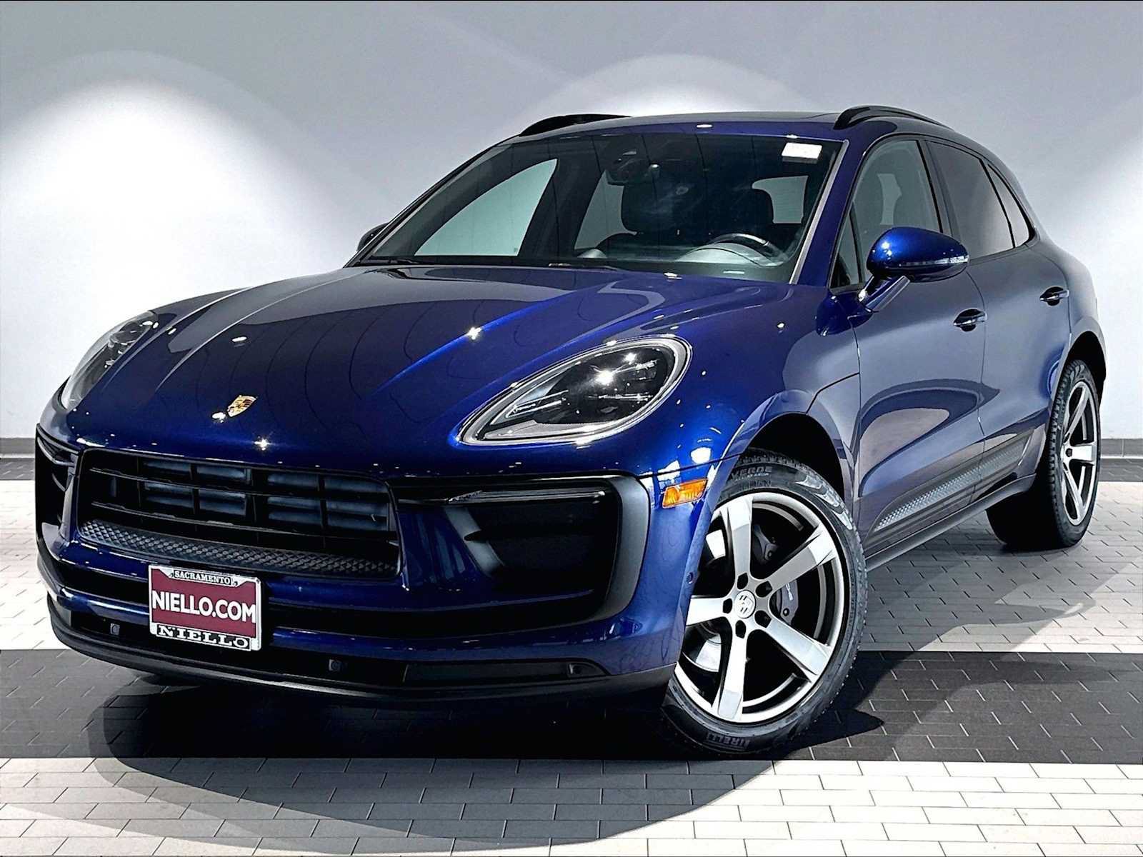 Used 2022 Porsche Macan AWD/4WD image 1